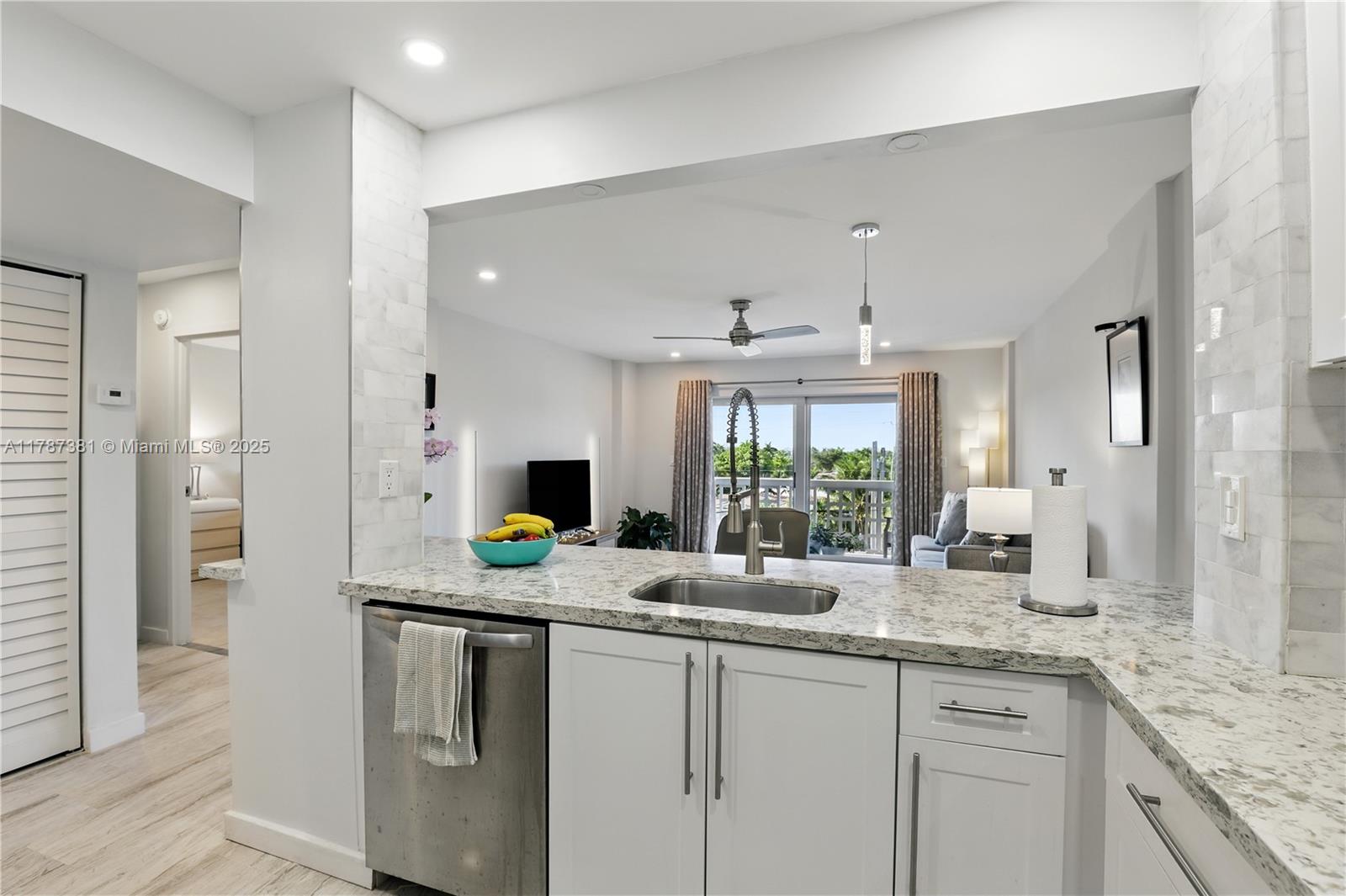 CORAL LAKE TOWER CONDO - Residential