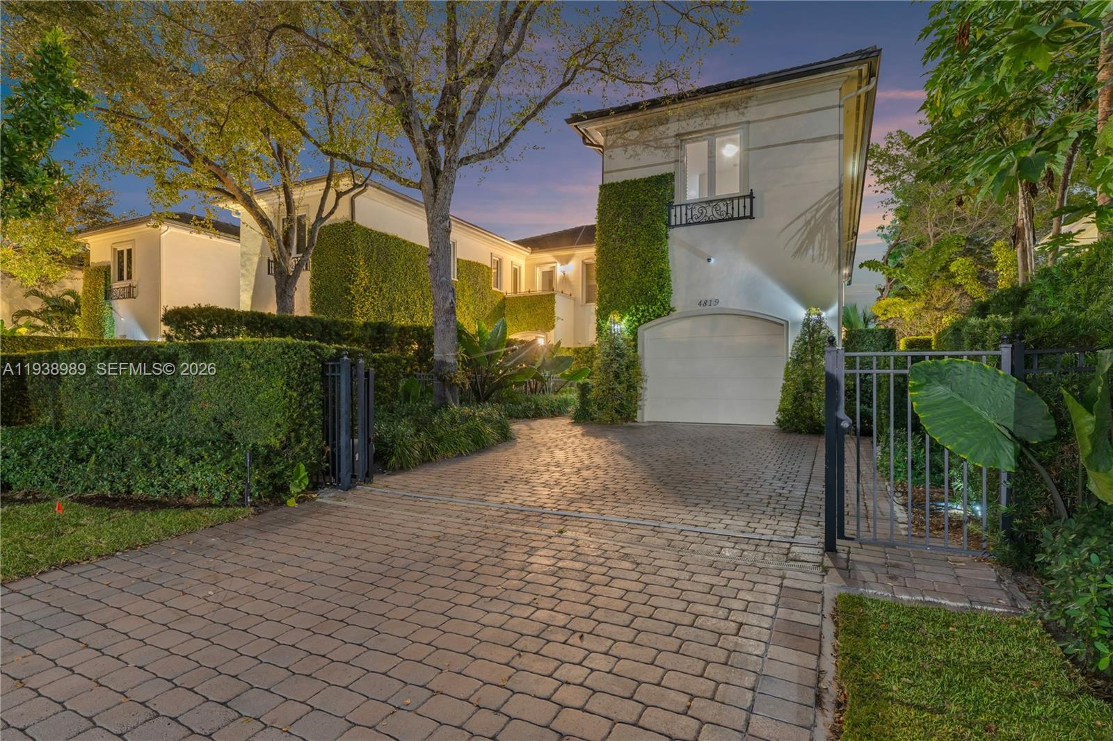 GABLES WATERWAY TOWNHOMES - Residential