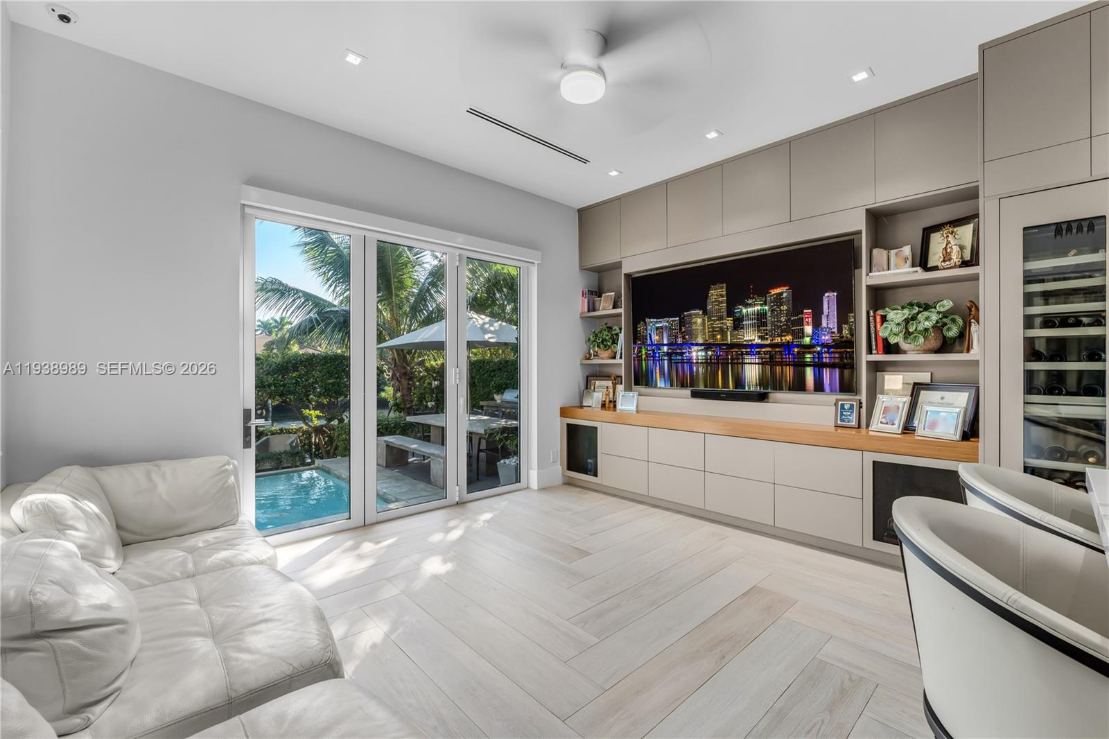 GABLES WATERWAY TOWNHOMES - Residential