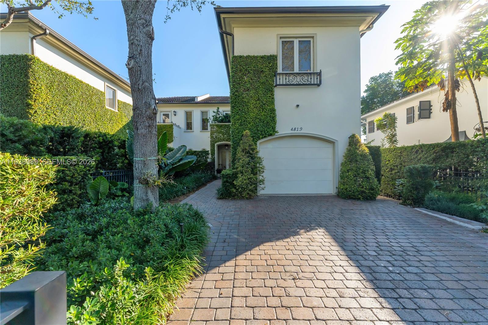 GABLES WATERWAY TOWNHOMES - Residential