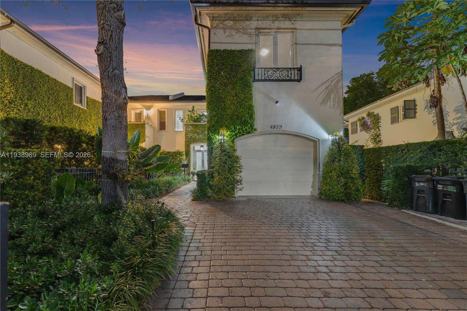 GABLES WATERWAY TOWNHOMES - Residential