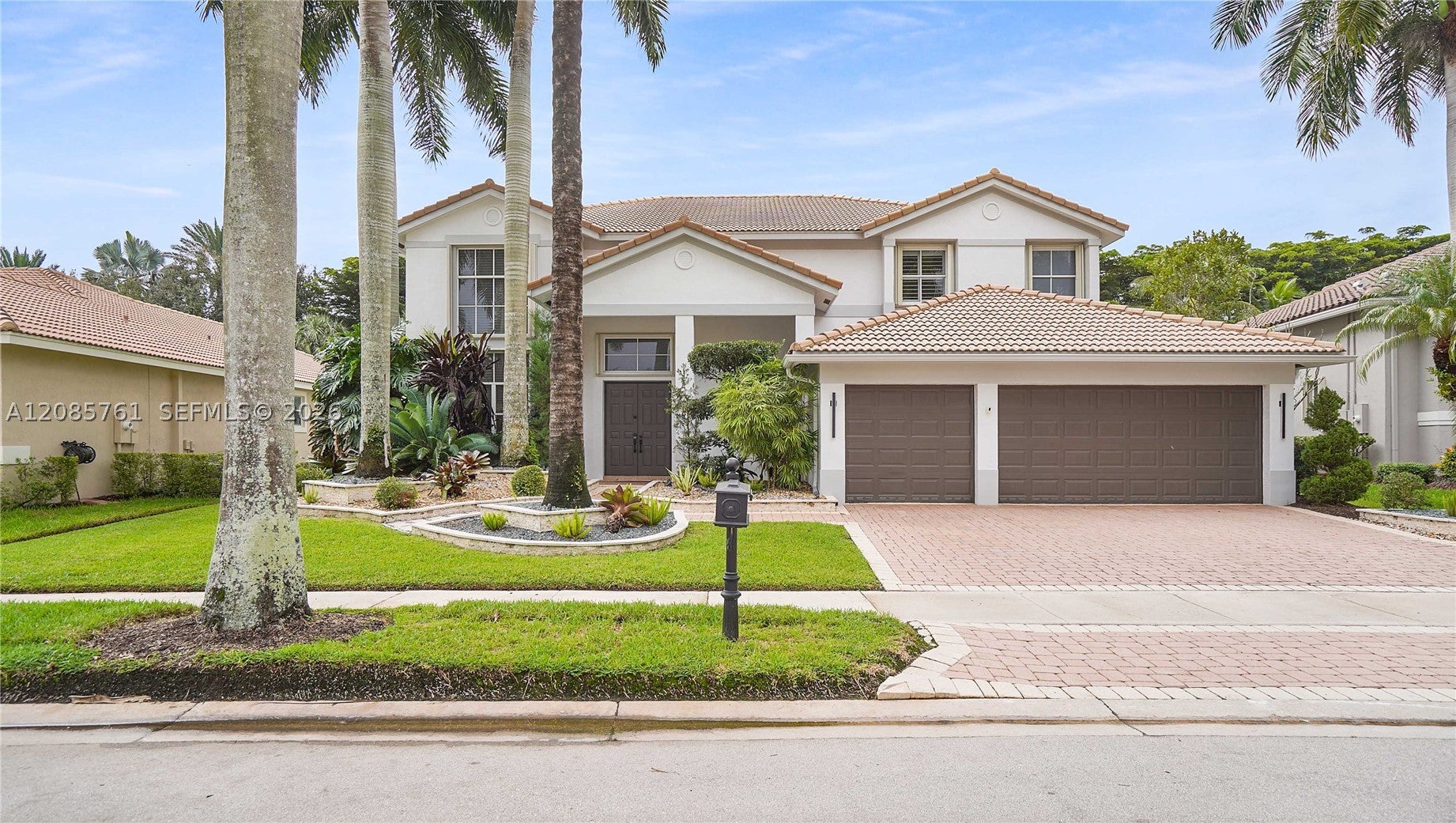 1606 Victoria Pointe Cir