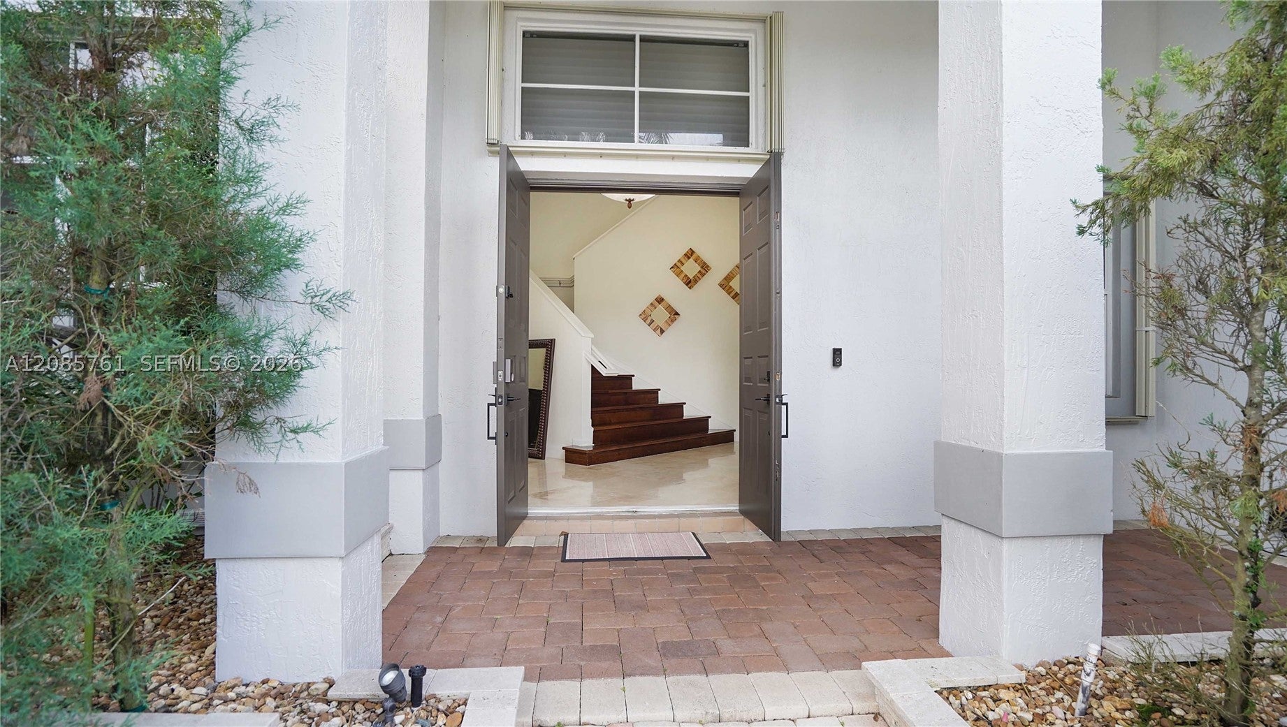 1606 Victoria Pointe Cir