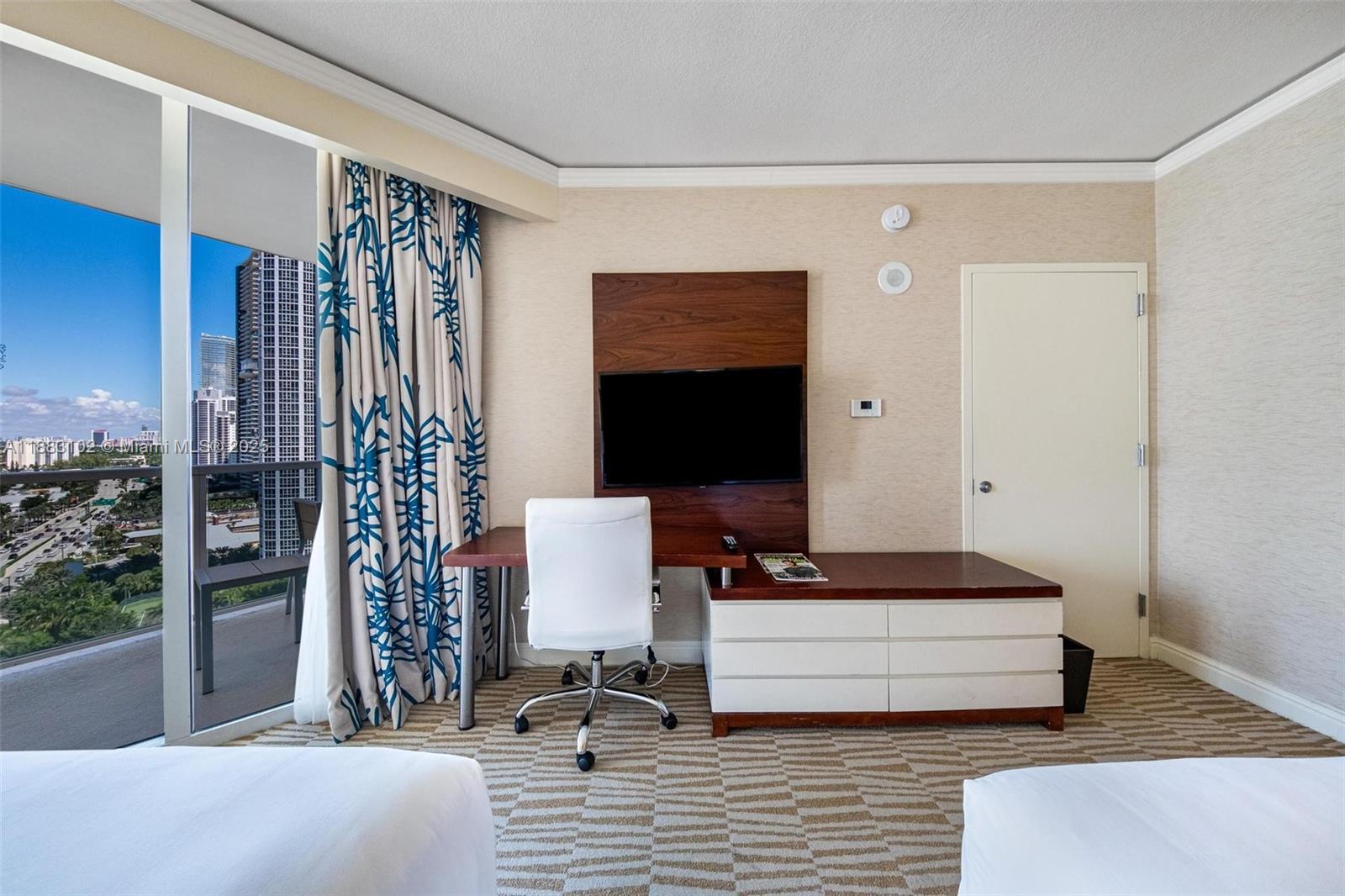 TRUMP INTERNATIONAL - Residential