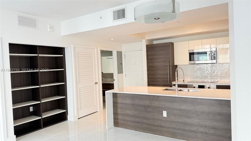 "AVAILABLE NOW", Spacious 1Bed + 1 bath unit, unit features his and her closets, build- in Bosh appliances, white quartz countertops, spacious bathroom, and full size washer and dryer in the unit. 1 assigned garage parking space. Conveniently located just steps  across from Merrick park shops and restaurants, university of Miami and 10 mins driving distance to Coconut grove. Merrick manor offers a variety of amenities , big pool, gym, recreation room, media room, and BBQ "