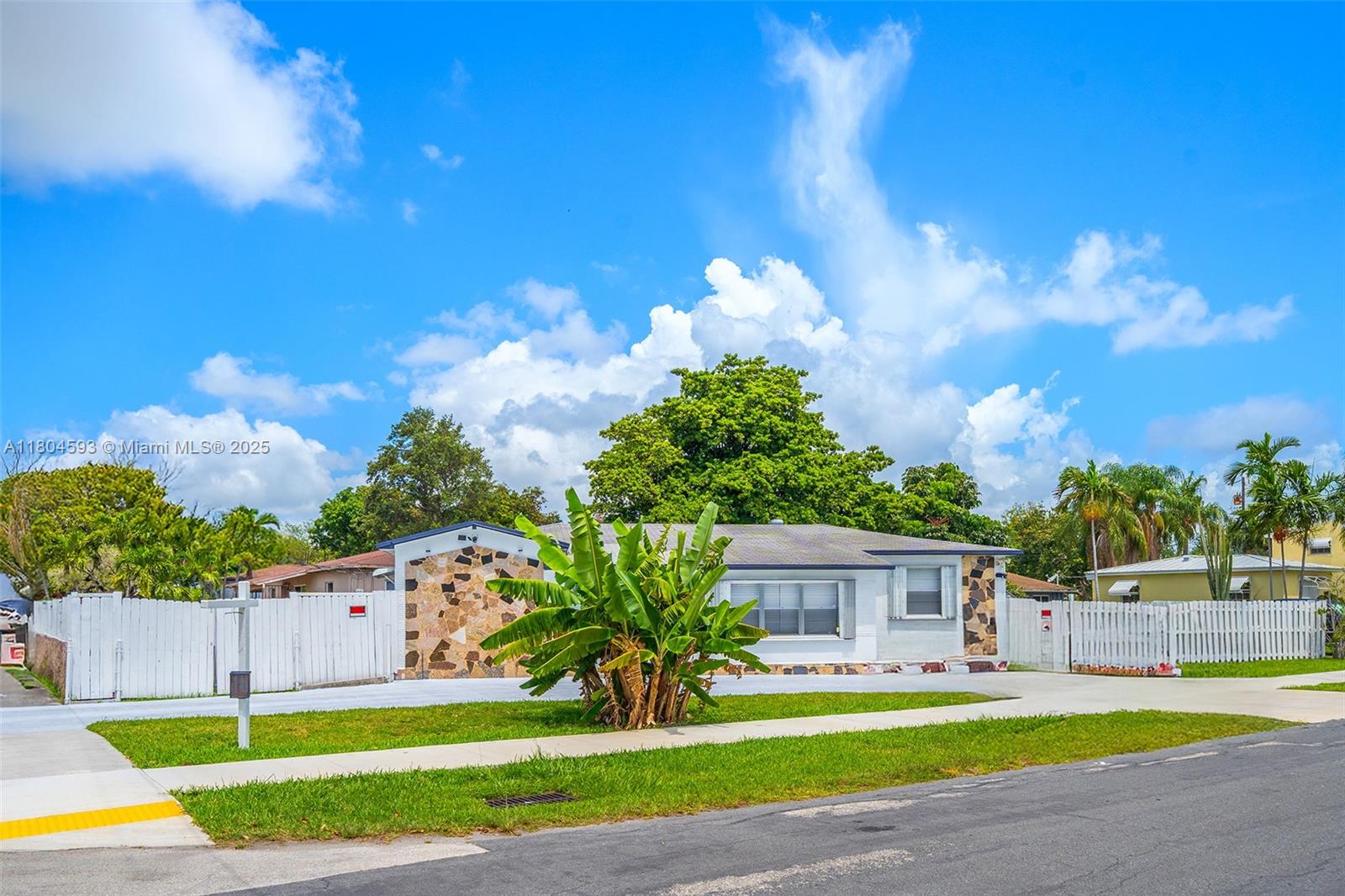 Property for Sale at 600 Sw 10th St, Hallandale Beach, Broward County, Florida - Bedrooms: 4 
Bathrooms: 3  - $620,000