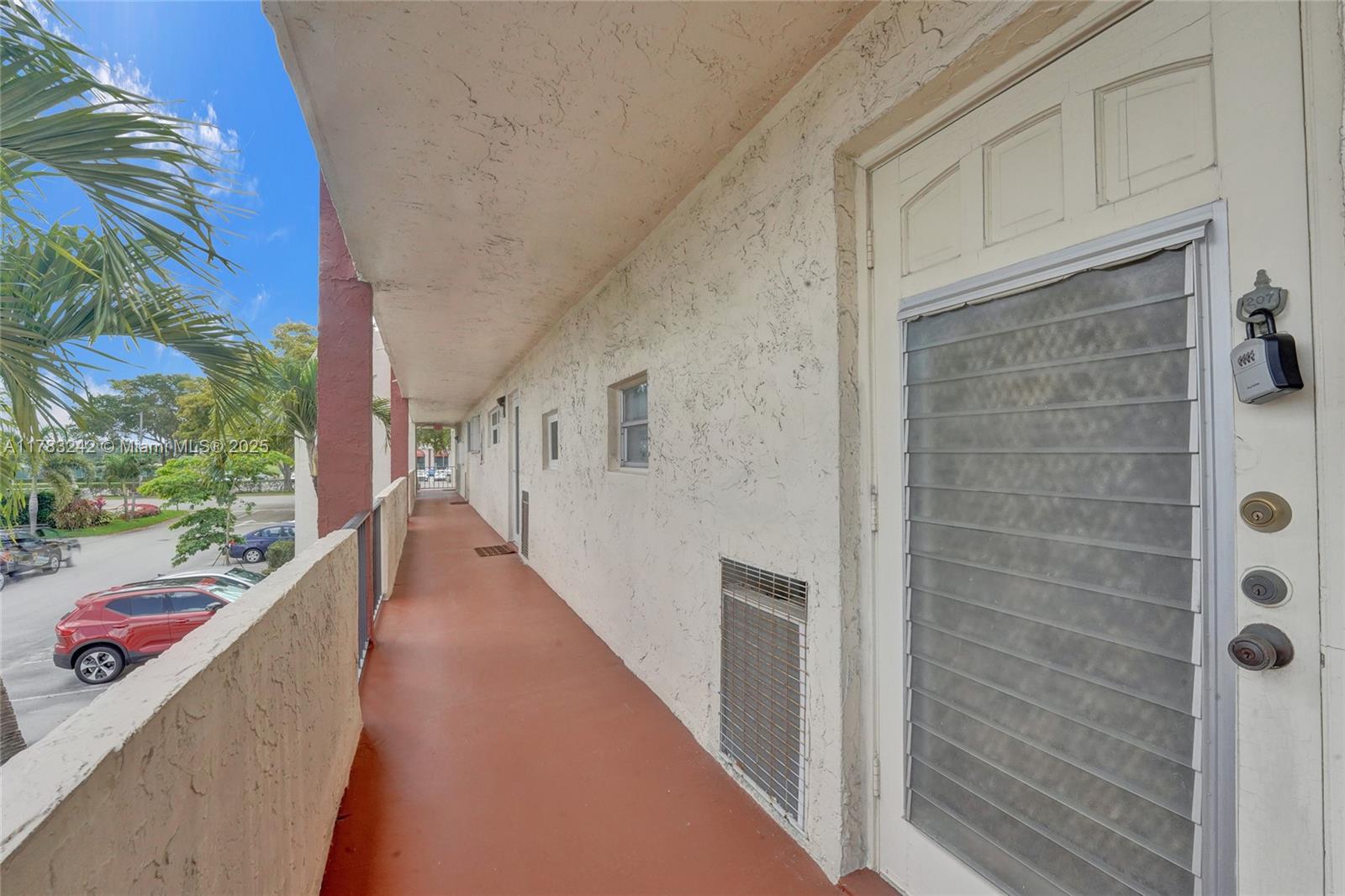 HOLLYBROOK GOLF & TENNIS - Residential