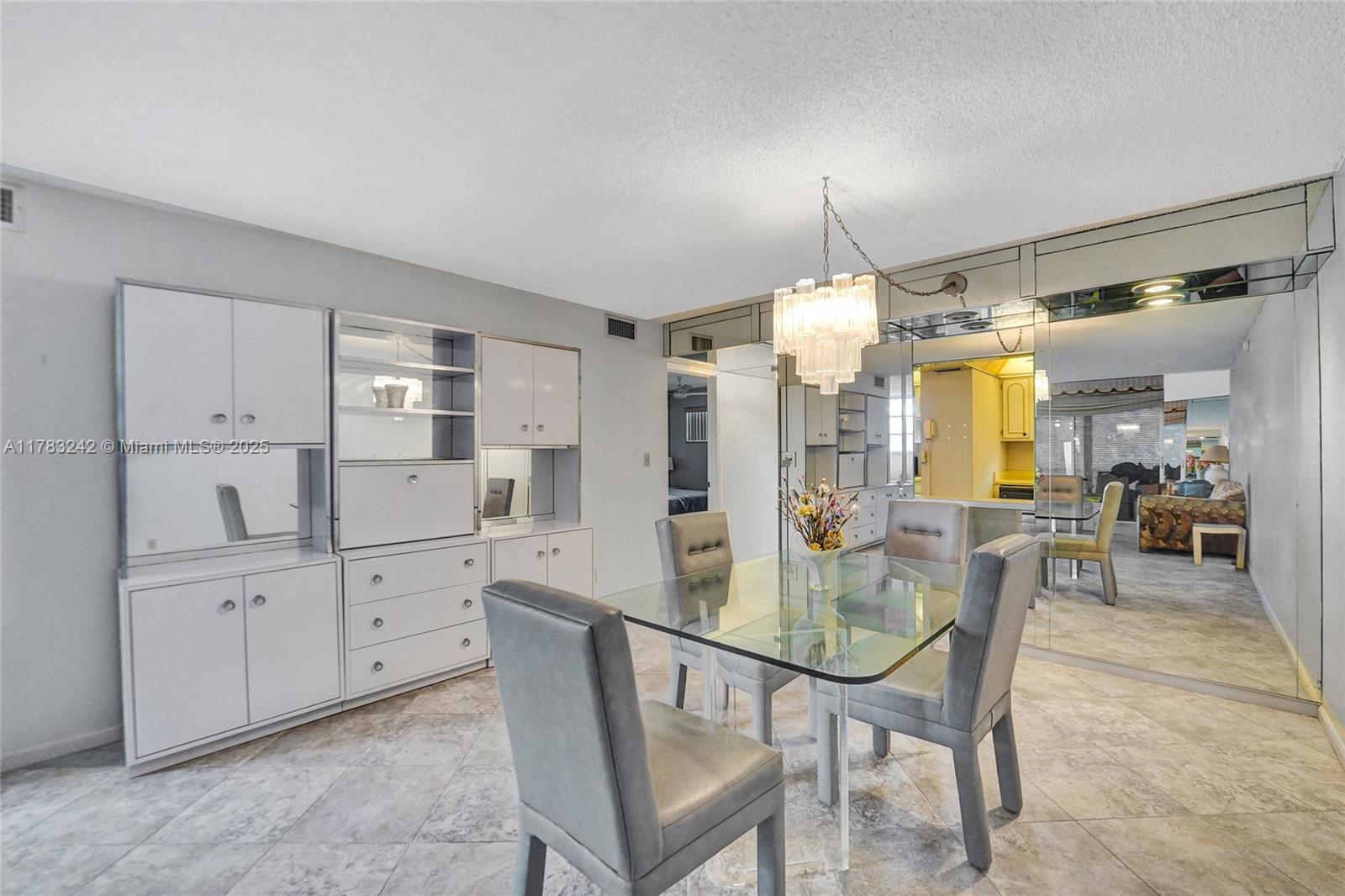 HOLLYBROOK GOLF & TENNIS - Residential