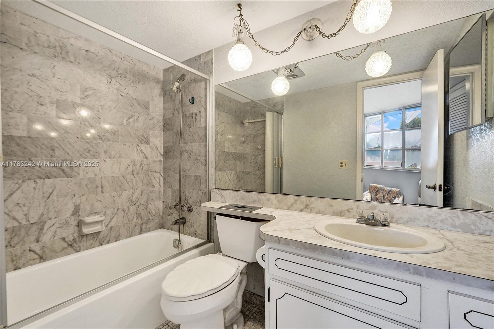 HOLLYBROOK GOLF & TENNIS - Residential