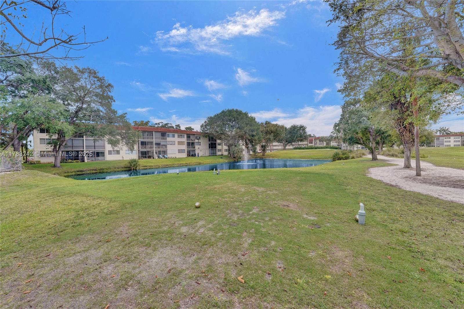 HOLLYBROOK GOLF & TENNIS - Residential