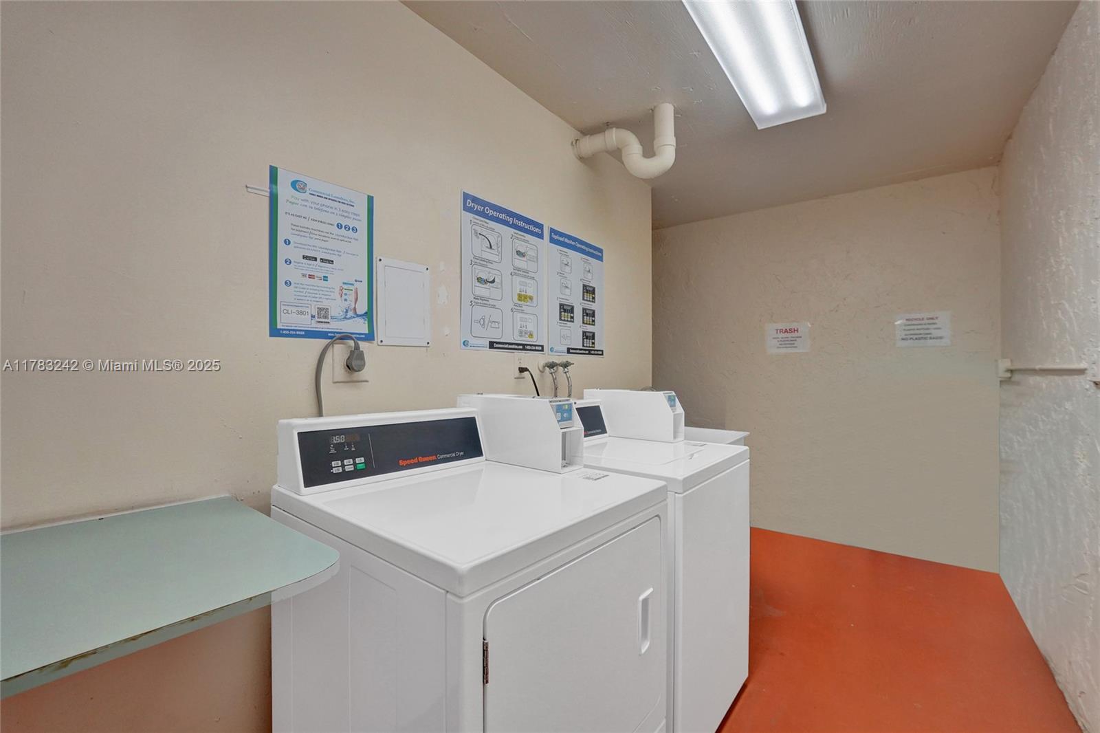 HOLLYBROOK GOLF & TENNIS - Residential