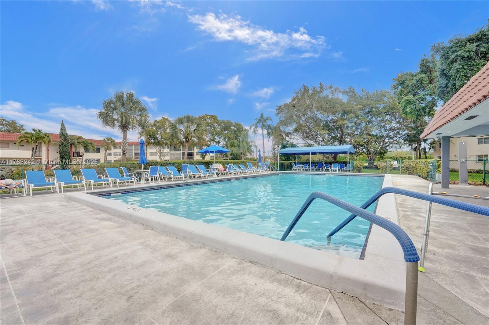 HOLLYBROOK GOLF & TENNIS - Residential