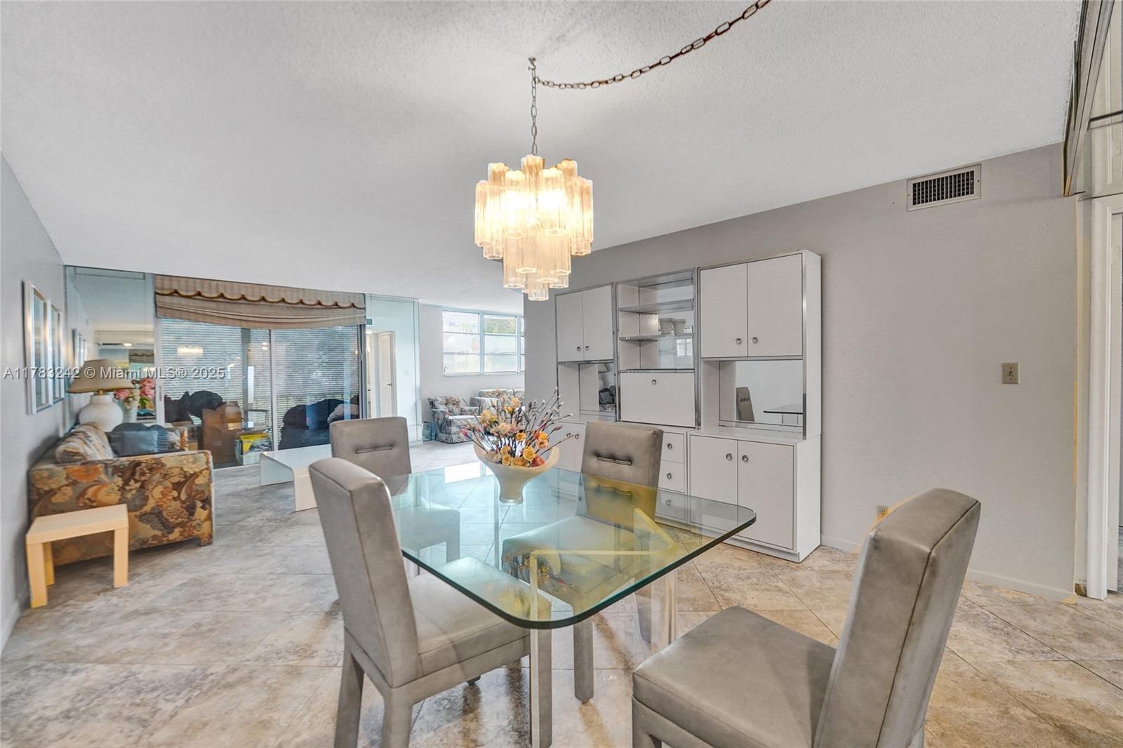 HOLLYBROOK GOLF & TENNIS - Residential