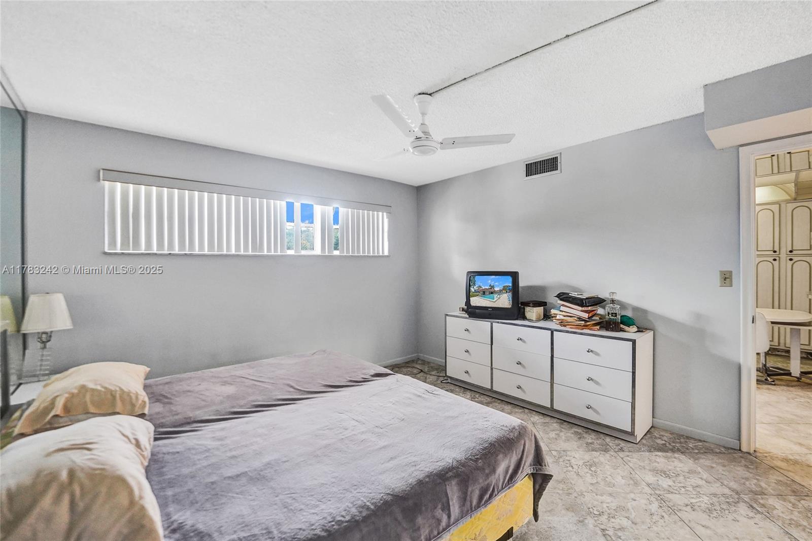 HOLLYBROOK GOLF & TENNIS - Residential