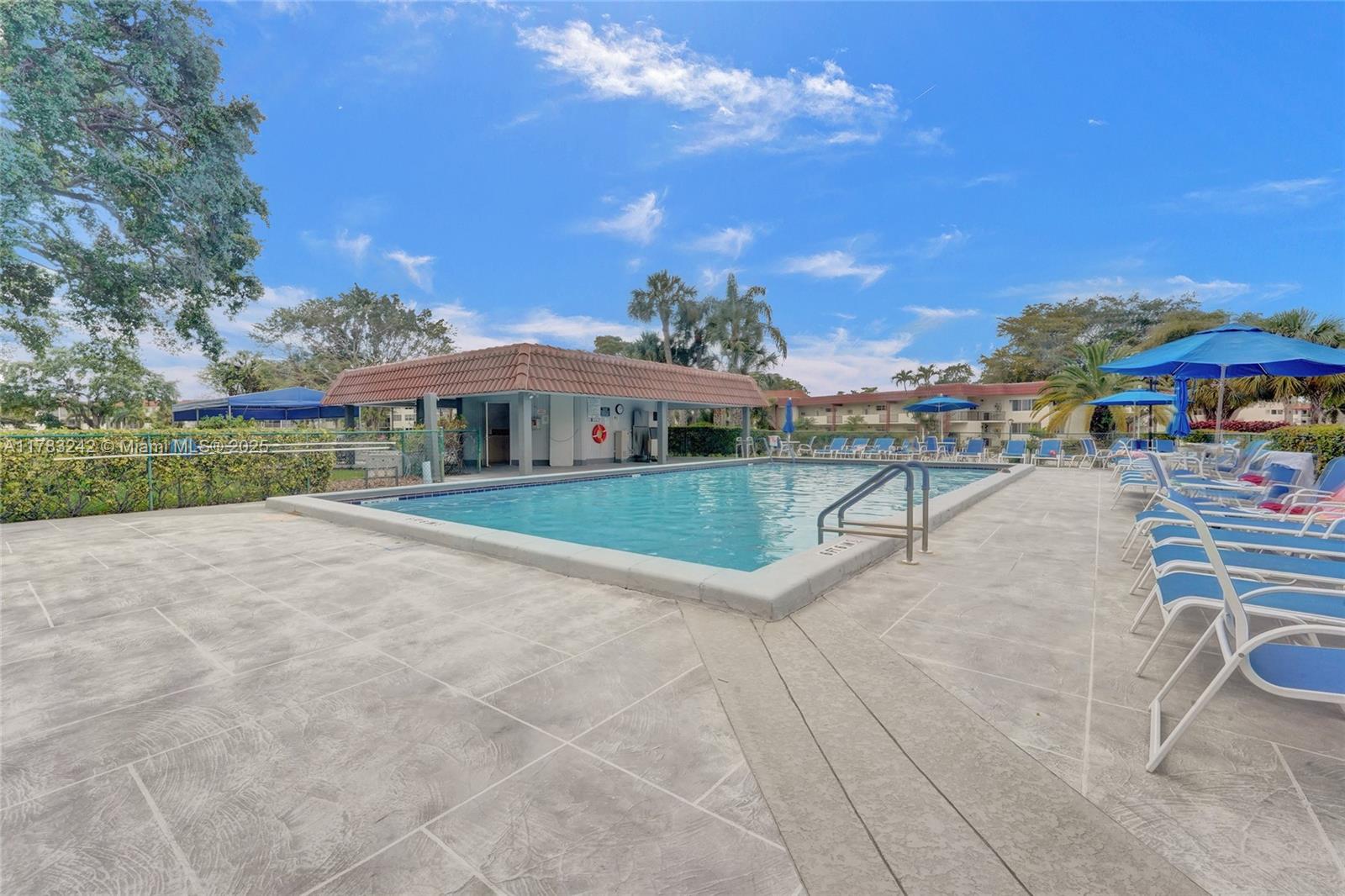 HOLLYBROOK GOLF & TENNIS - Residential