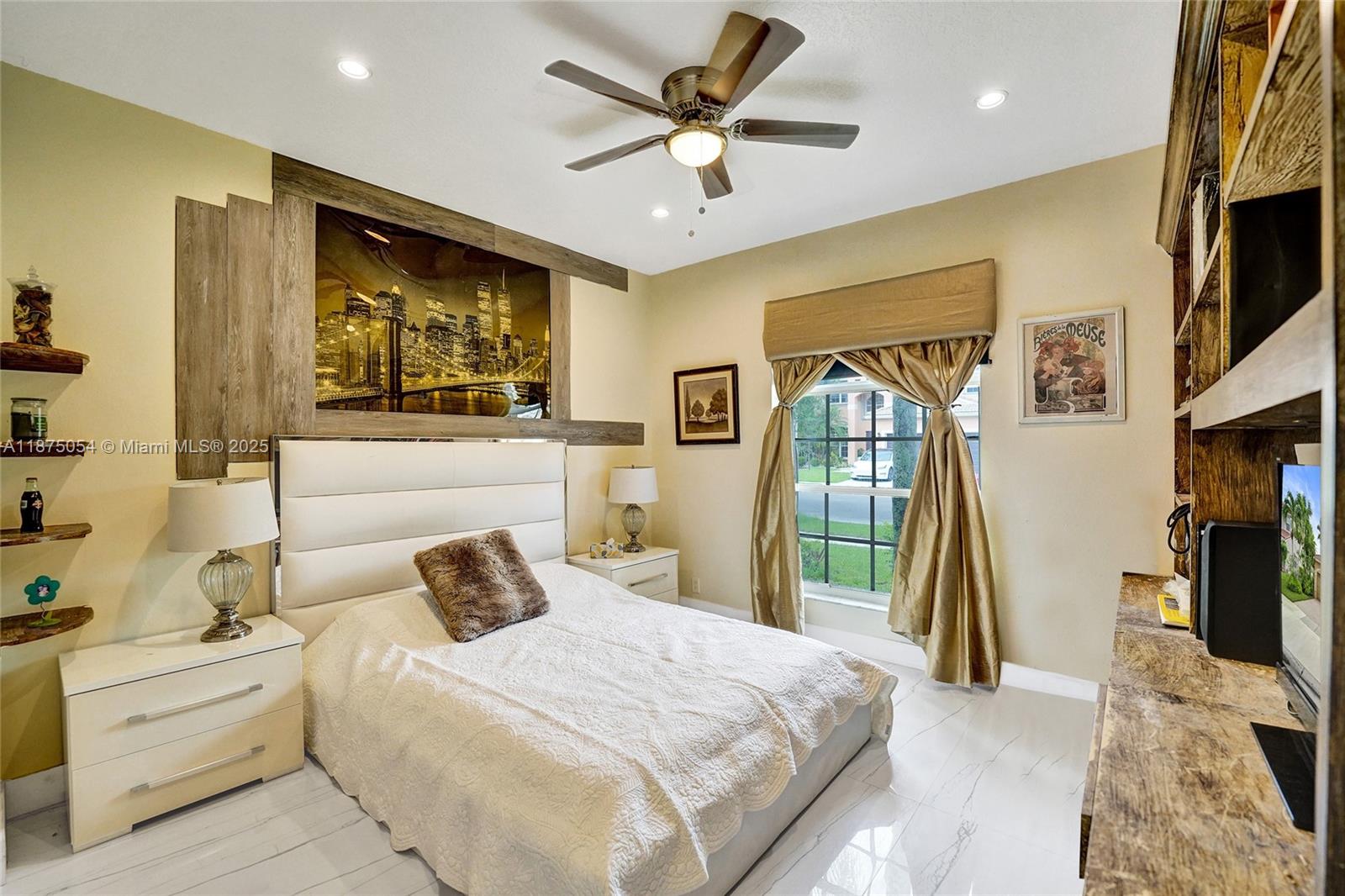 PEMBROKE FALLS - Residential