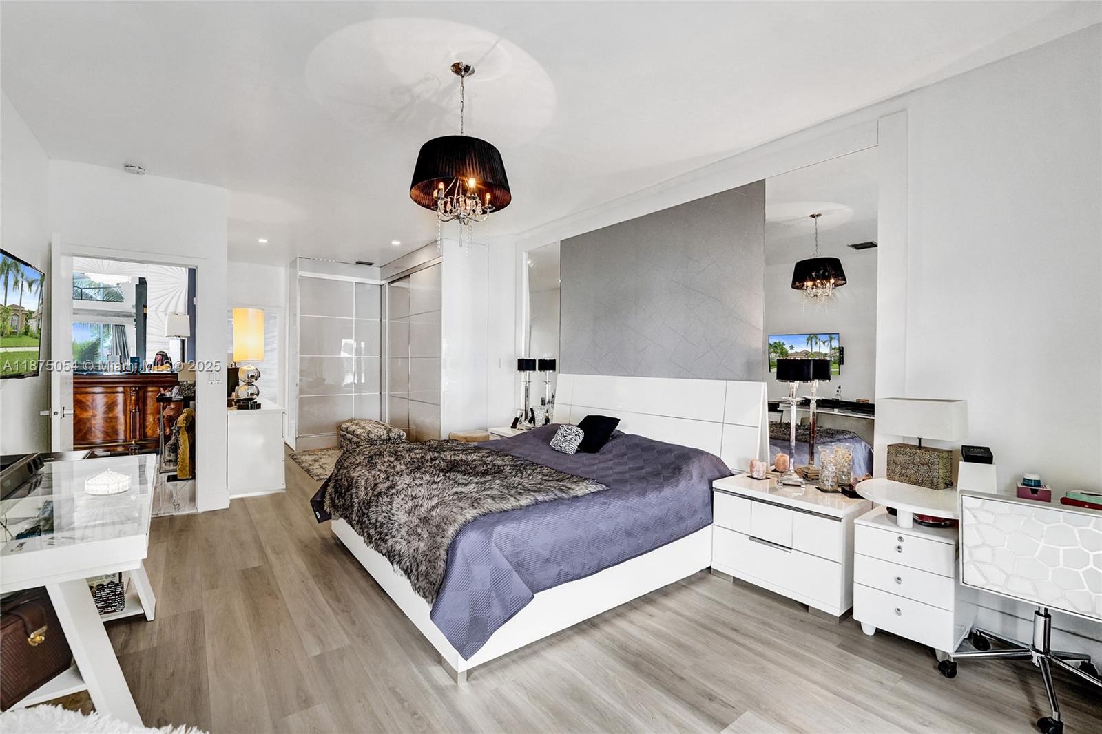 PEMBROKE FALLS - Residential