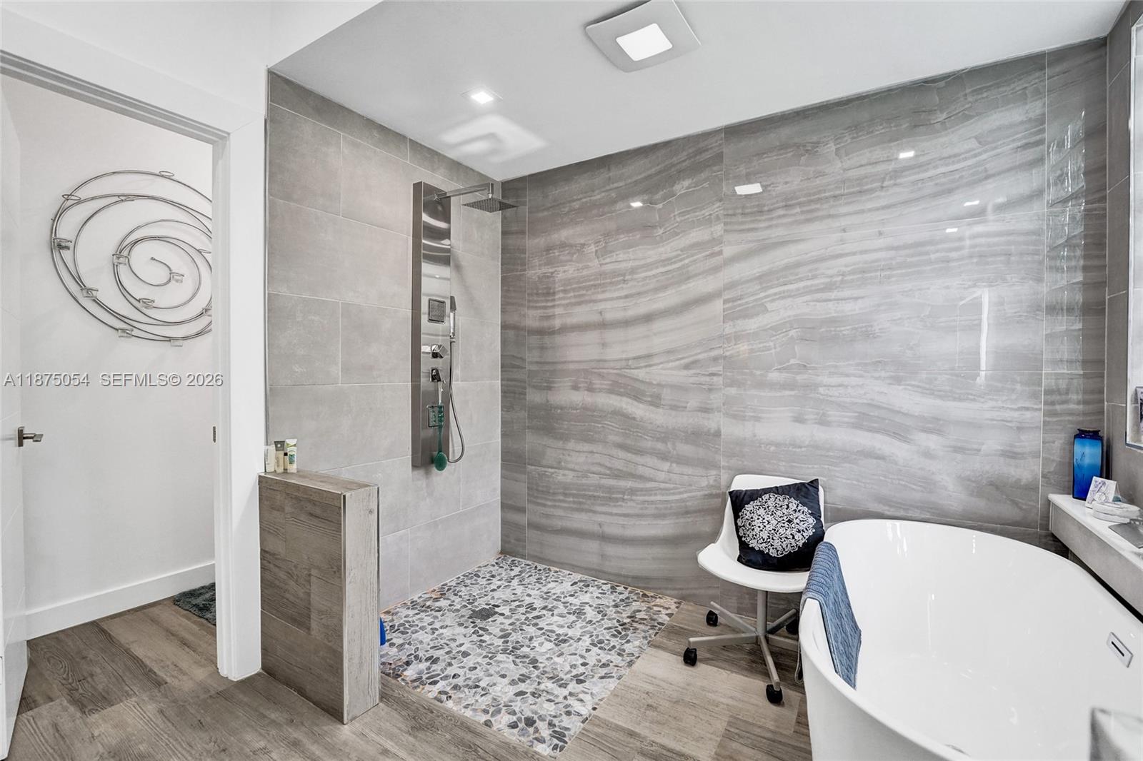 PEMBROKE FALLS - Residential