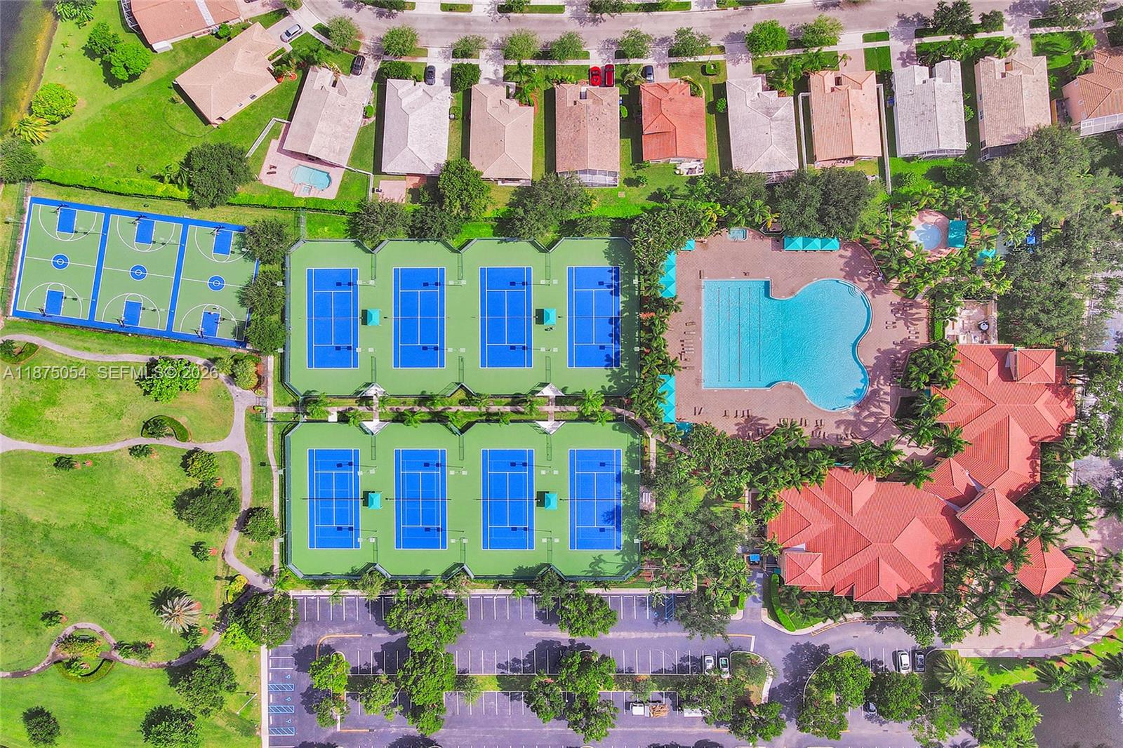 PEMBROKE FALLS - Residential