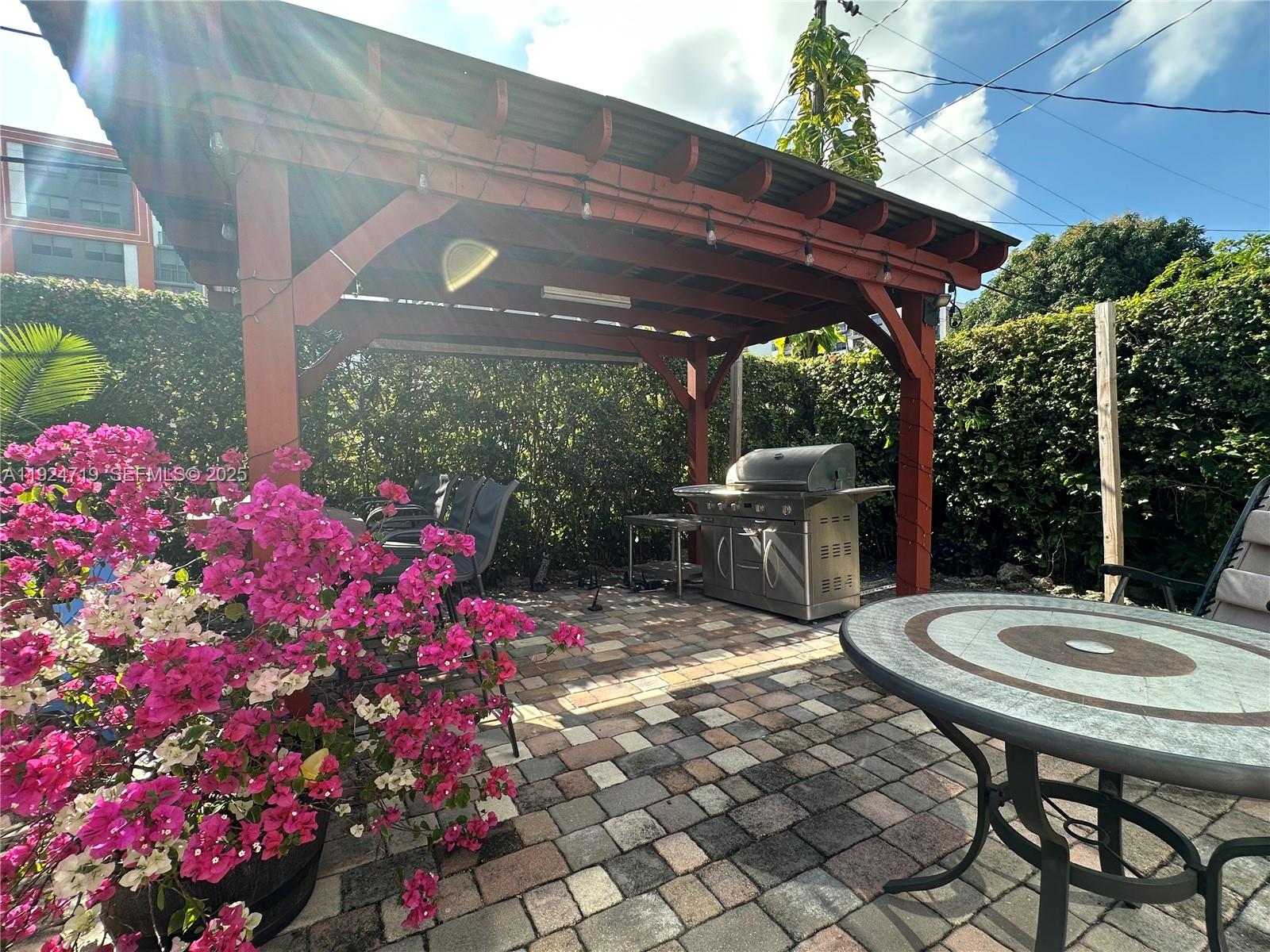 LE JEUNE MANORS - Residential