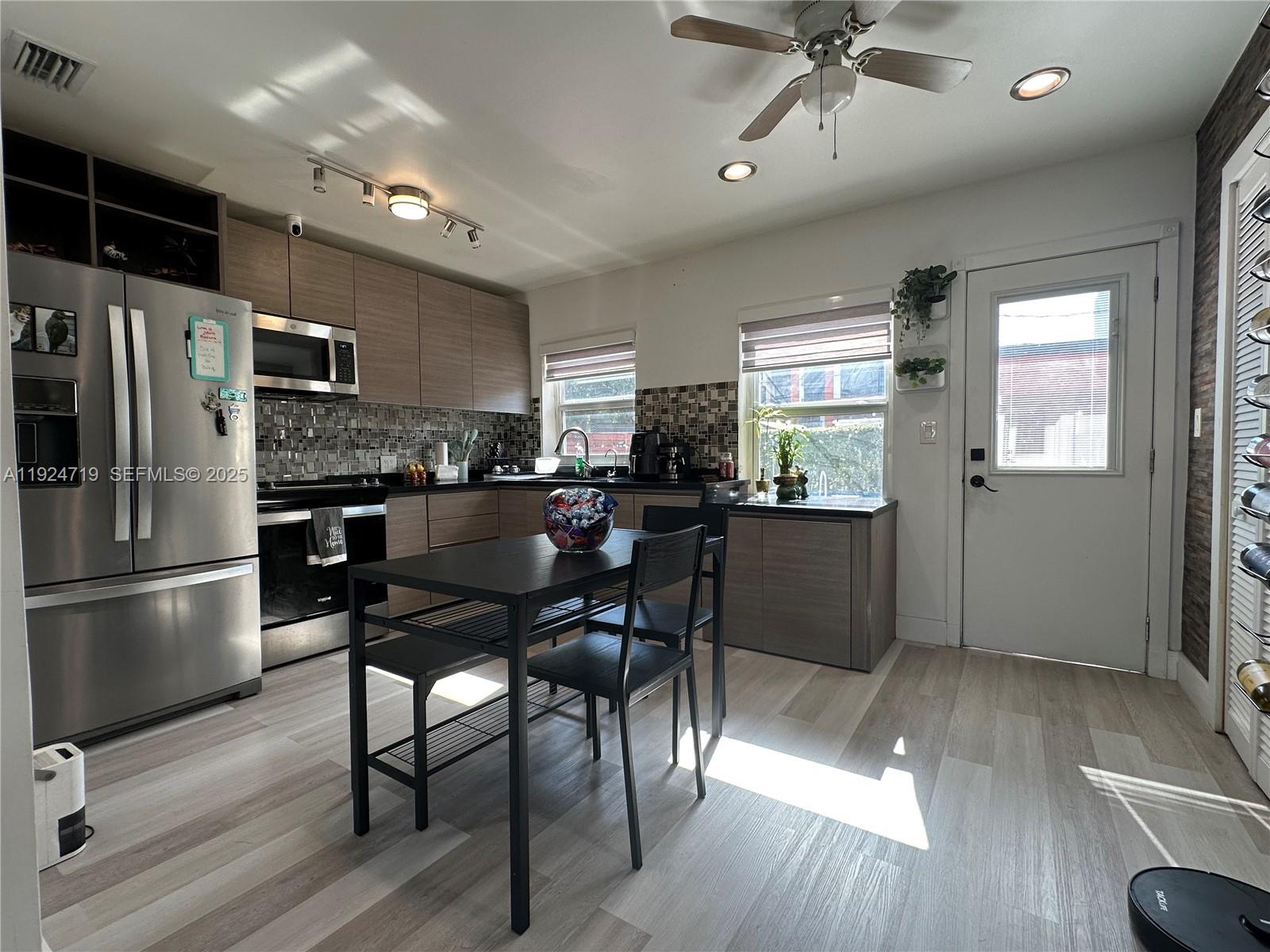 LE JEUNE MANORS - Residential