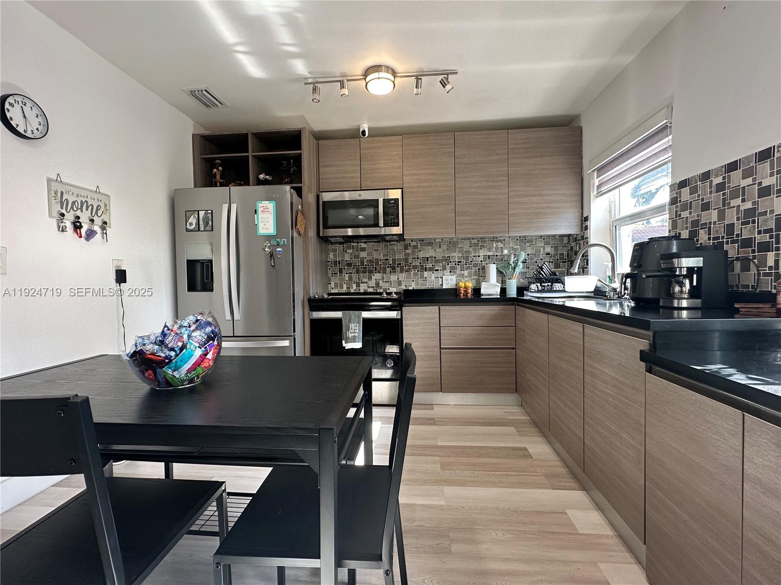 LE JEUNE MANORS - Residential