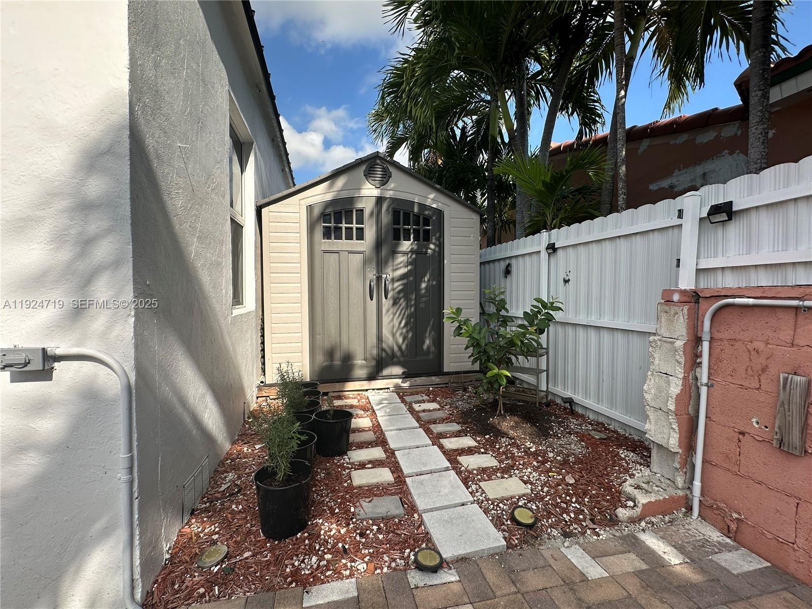 LE JEUNE MANORS - Residential