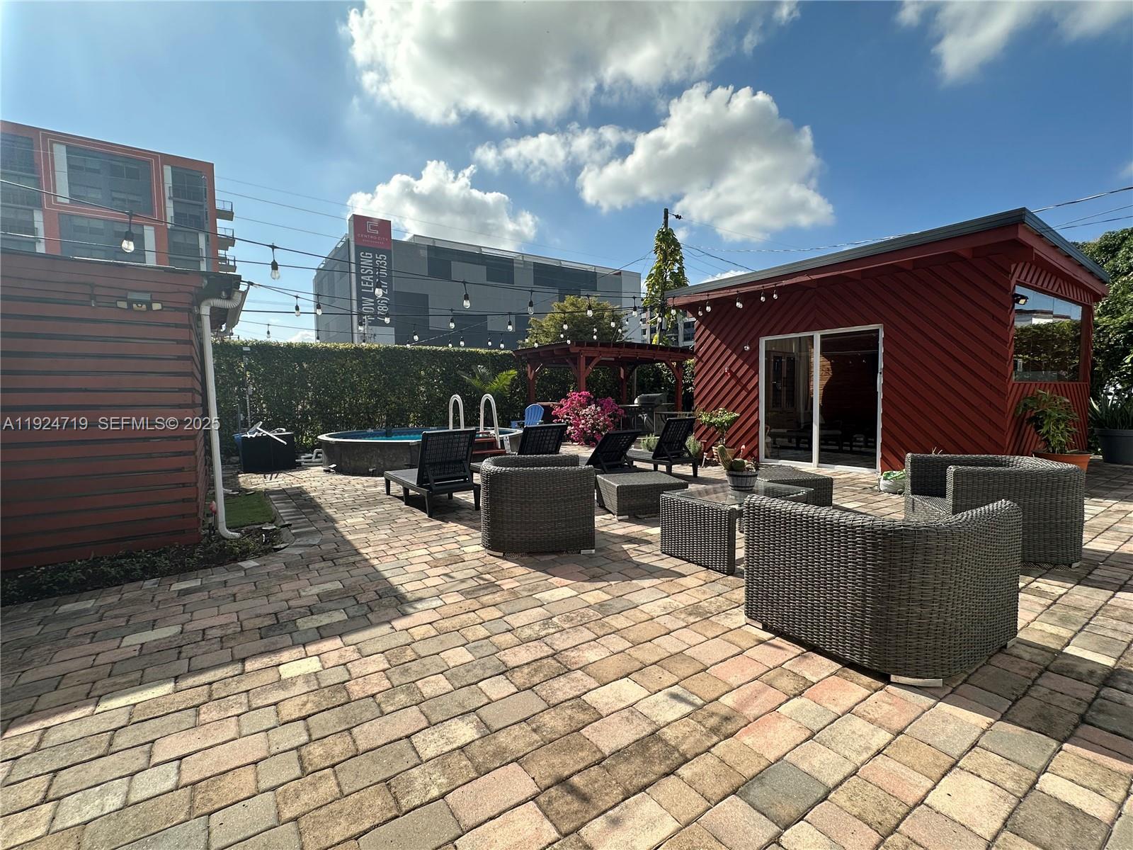 LE JEUNE MANORS - Residential