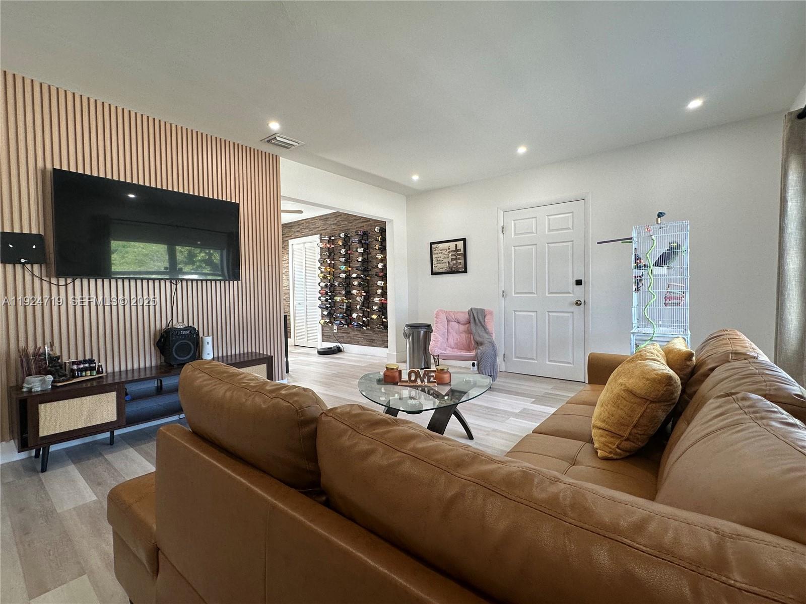 LE JEUNE MANORS - Residential