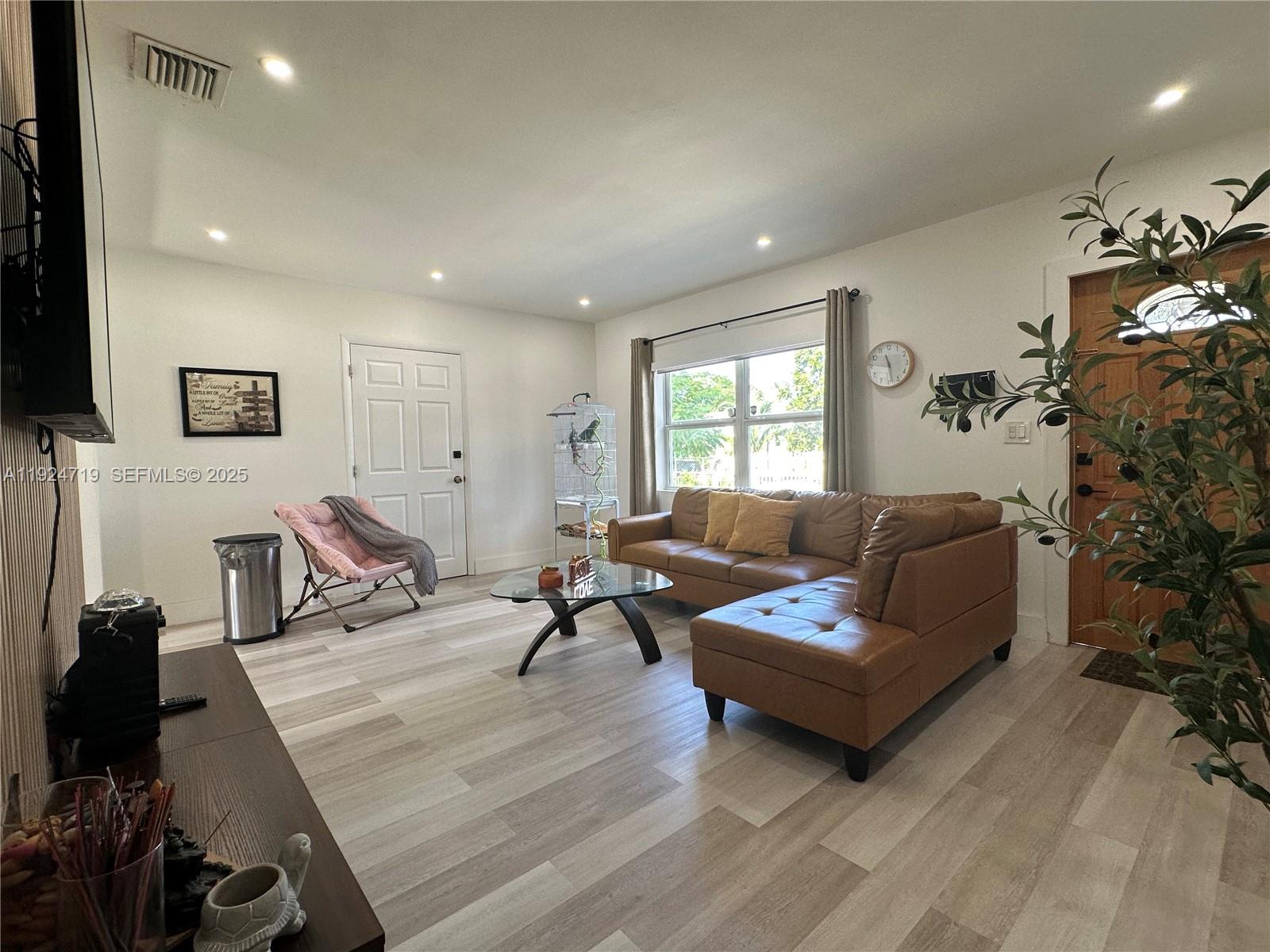 LE JEUNE MANORS - Residential