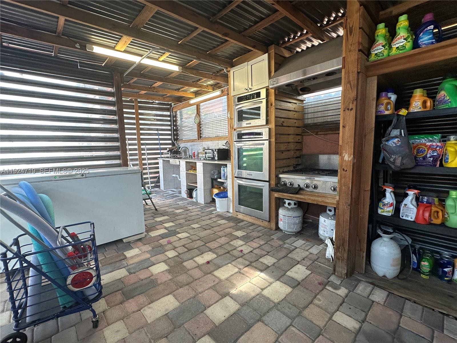 LE JEUNE MANORS - Residential