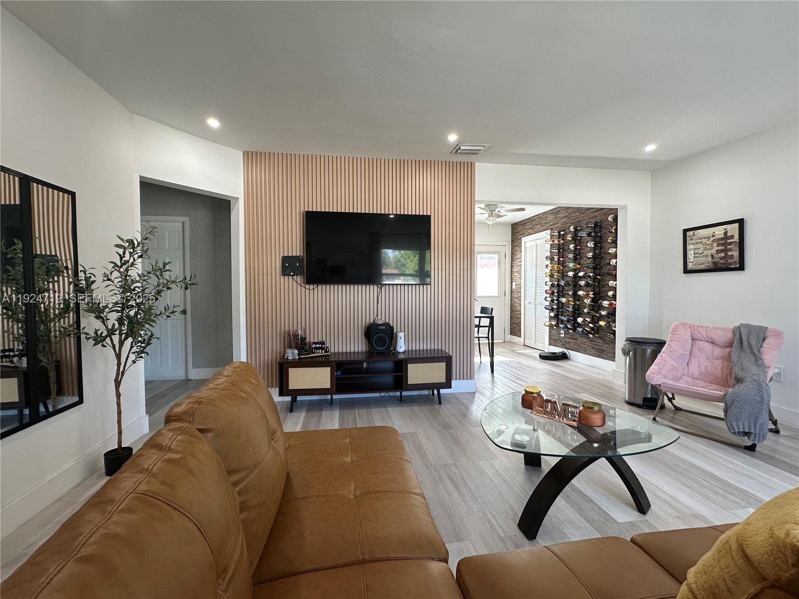 LE JEUNE MANORS - Residential