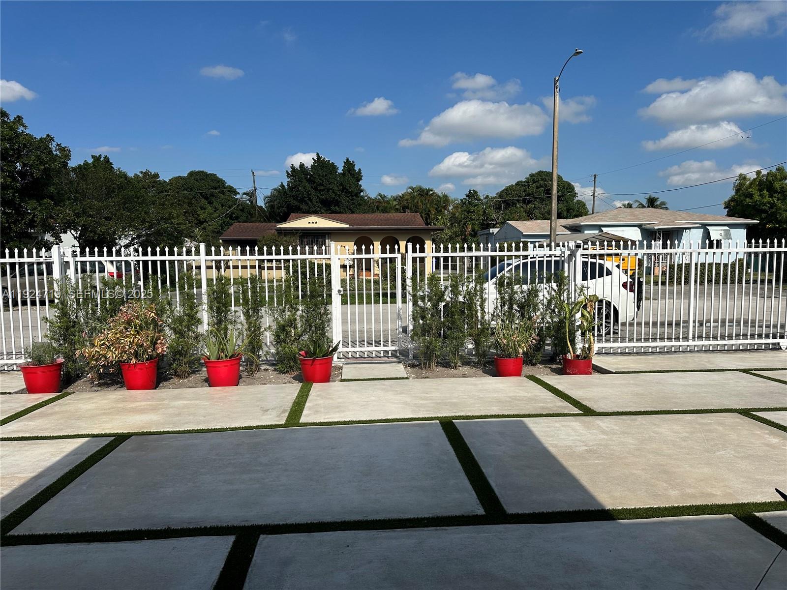 LE JEUNE MANORS - Residential