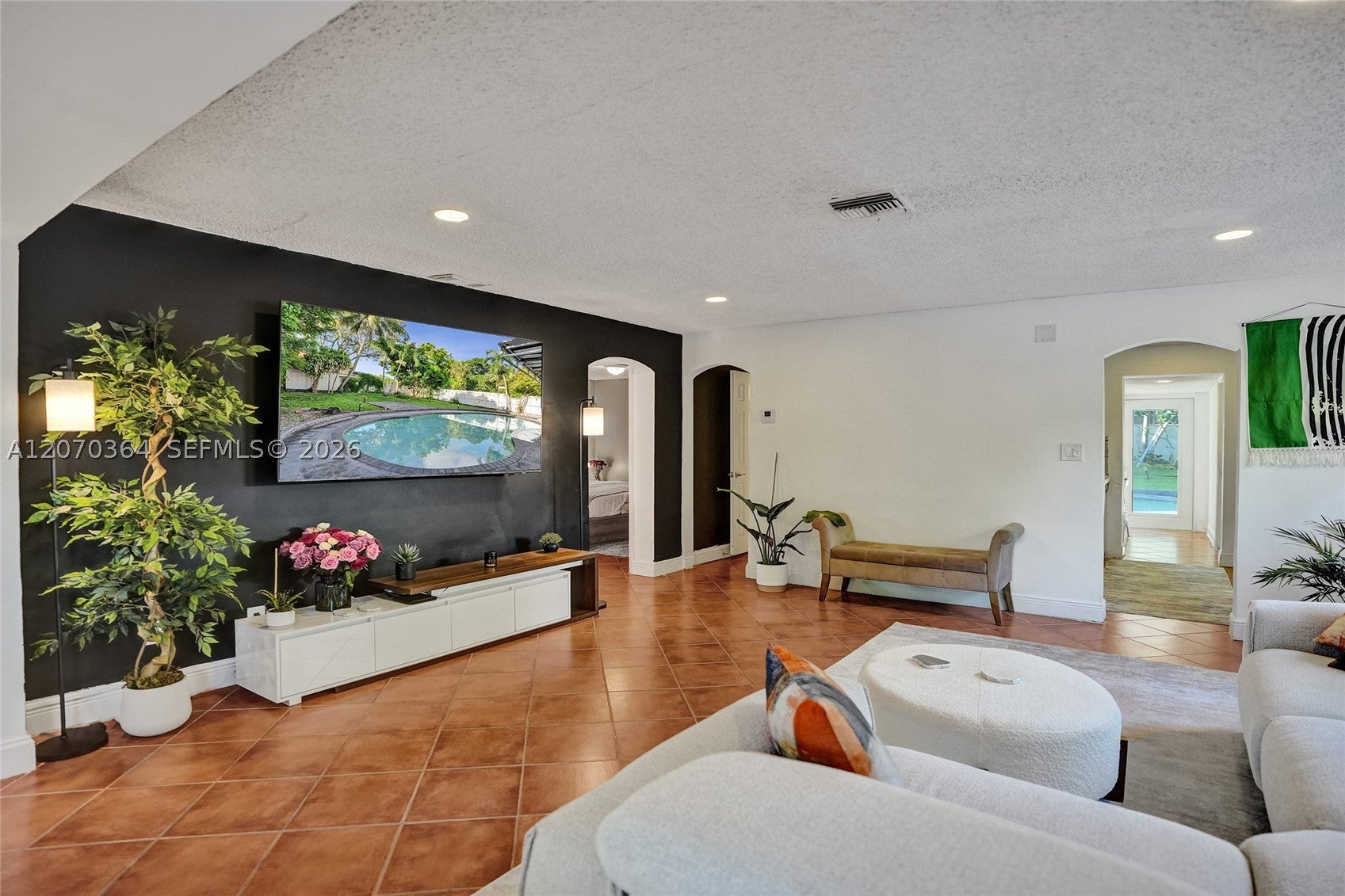 1022 NE 34th Ct