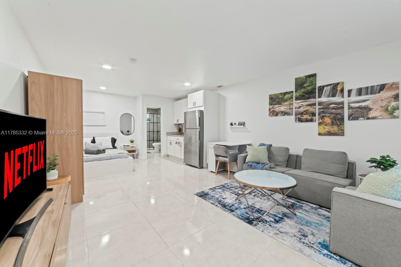 Rental Property at 2320 Sw 18th Ter 3, Fort Lauderdale, Broward County, Florida - Bedrooms: 2 
Bathrooms: 1  - $1,990 MO.