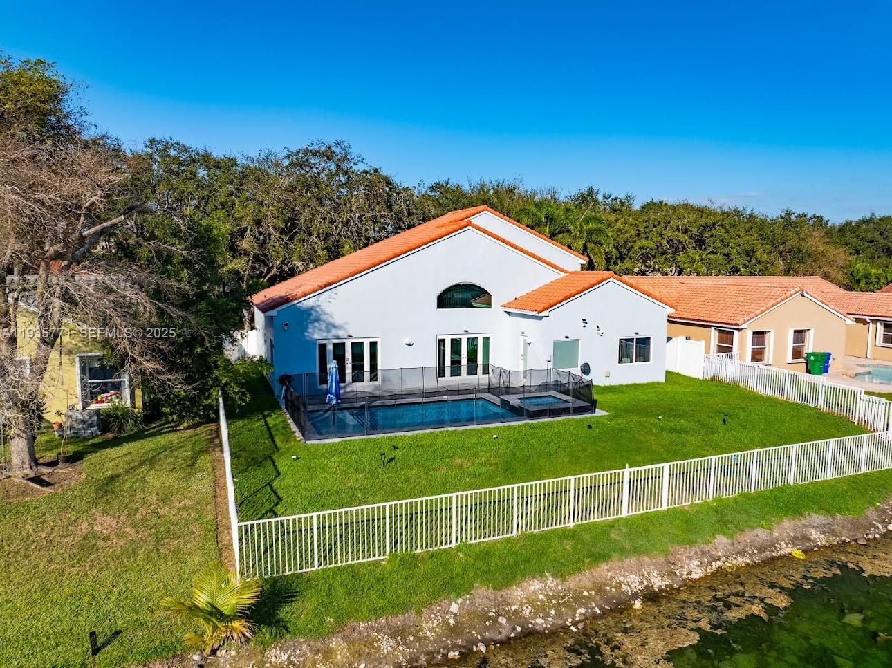 FLAMINGO ESTATES - Residential