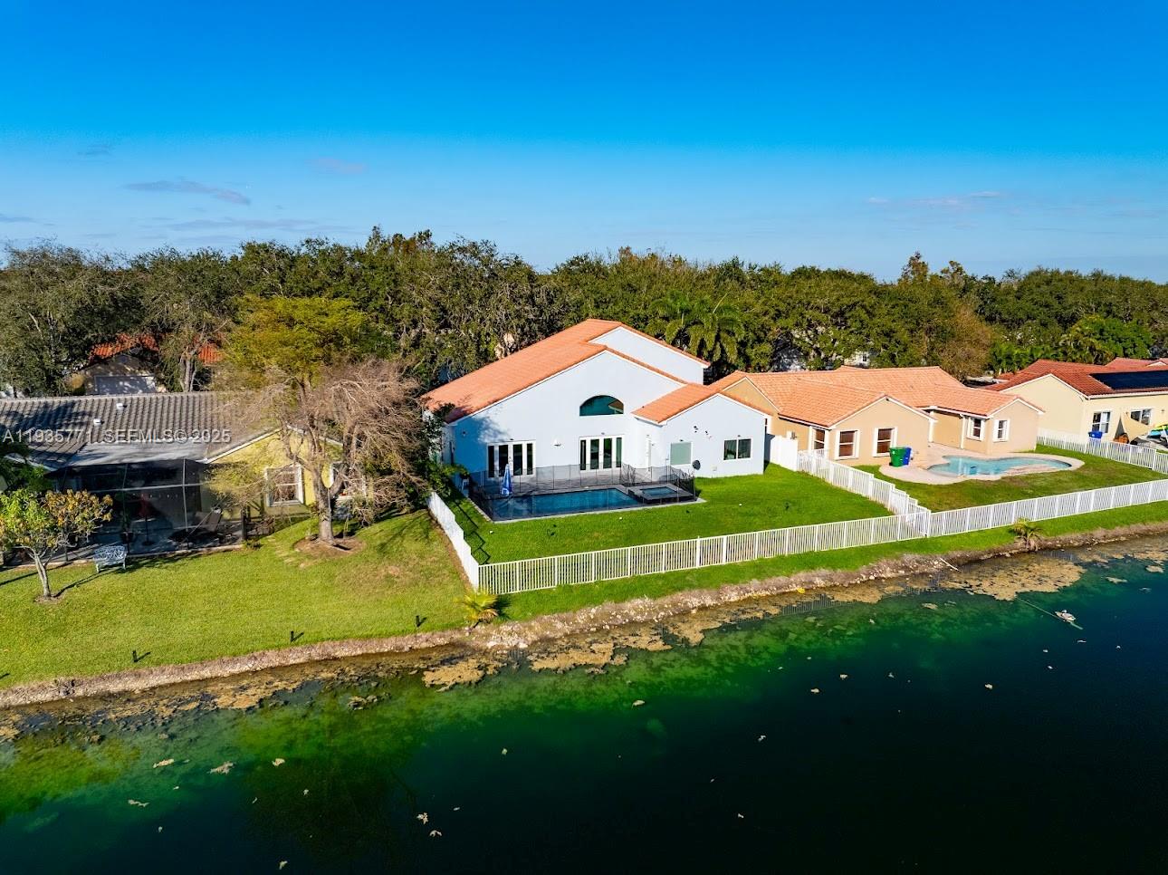 FLAMINGO ESTATES - Residential