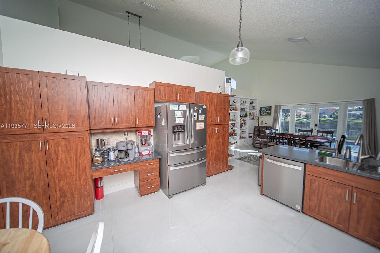 FLAMINGO ESTATES - Residential