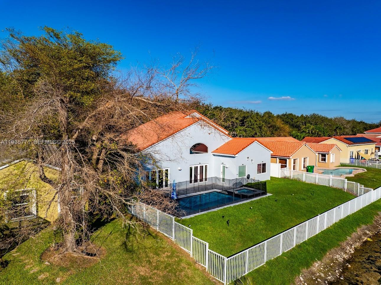 FLAMINGO ESTATES - Residential