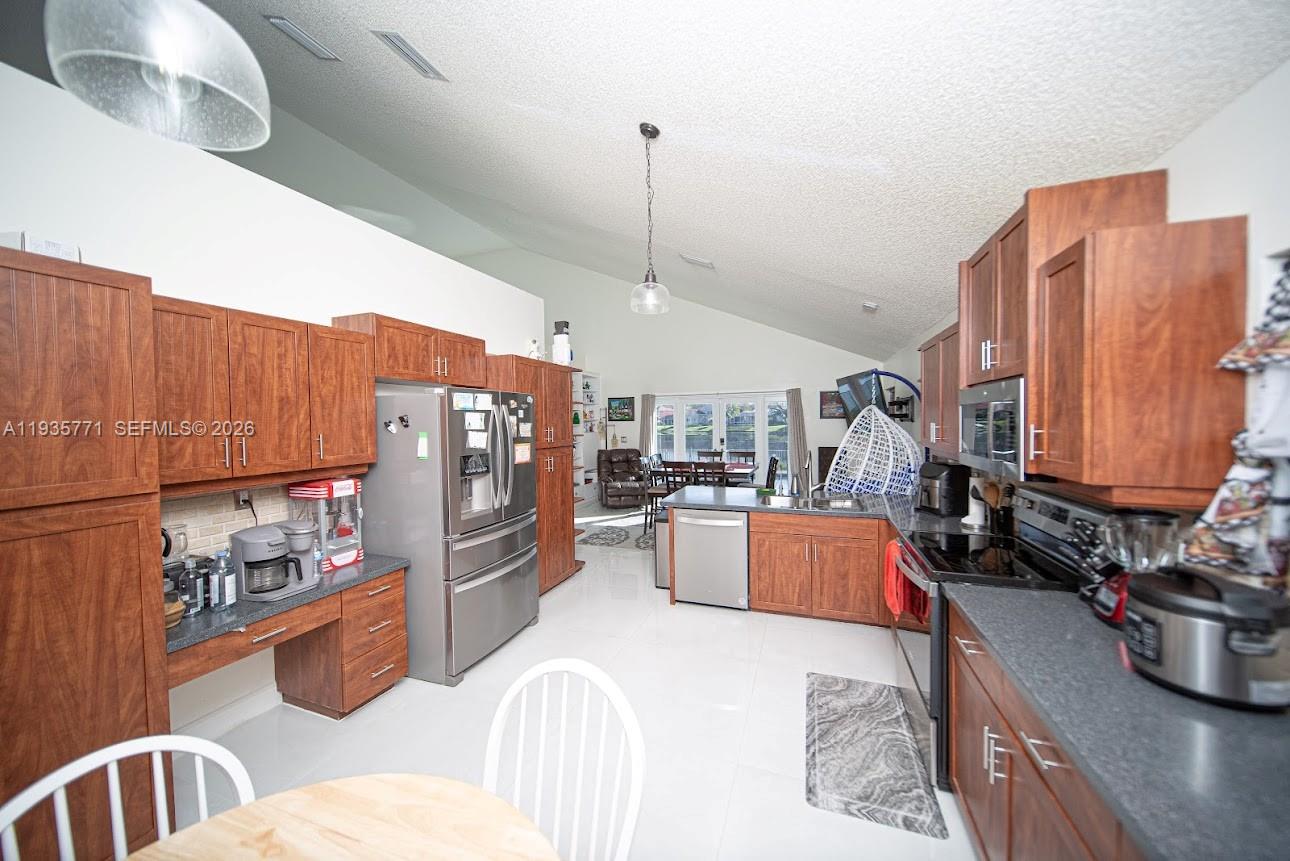 FLAMINGO ESTATES - Residential