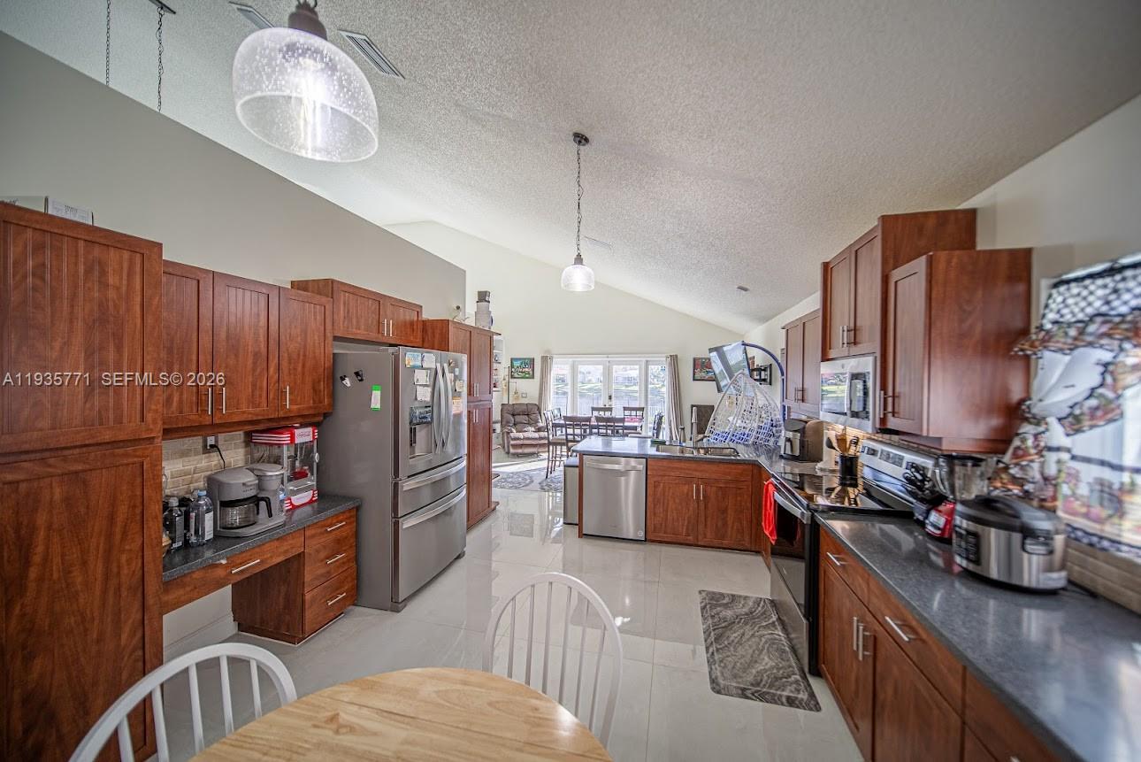 FLAMINGO ESTATES - Residential
