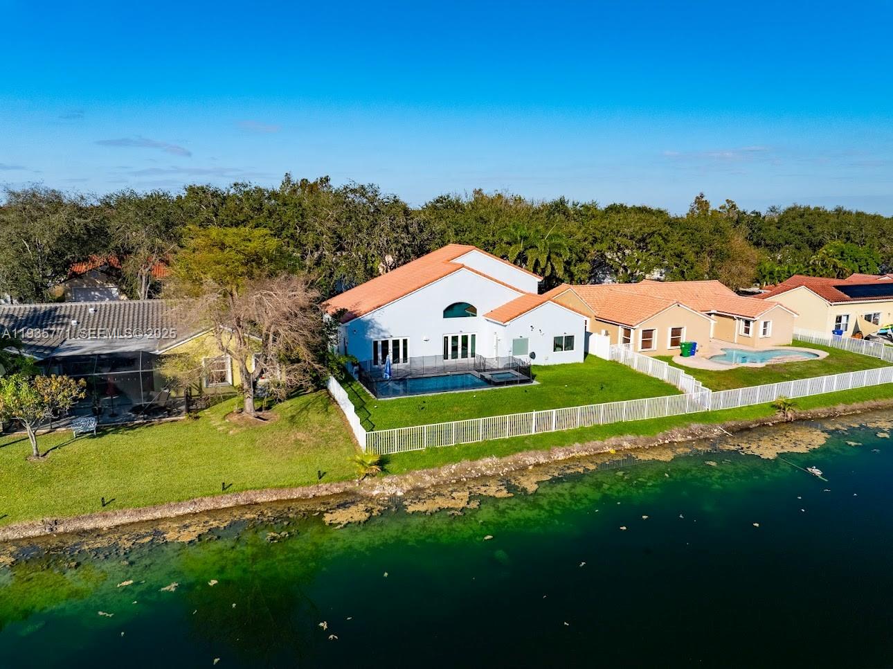 FLAMINGO ESTATES - Residential