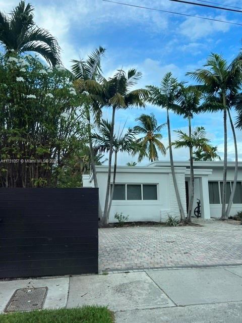 Rental Property at 1395 Daytonia Rd 1, Miami Beach, Miami-Dade County, Florida - Bedrooms: 1 
Bathrooms: 1  - $1,500 MO.