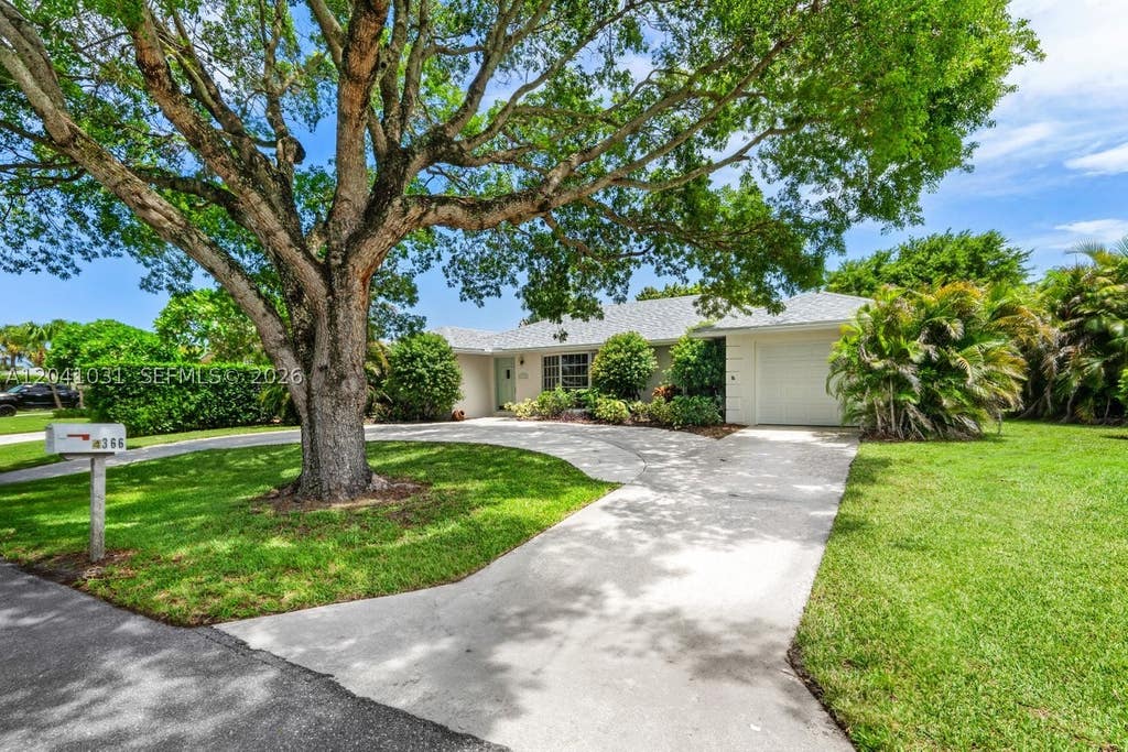 Photo of 4366 Althea Way, Palm Beach Gardens, FL 33410 (MLS # A12041031)