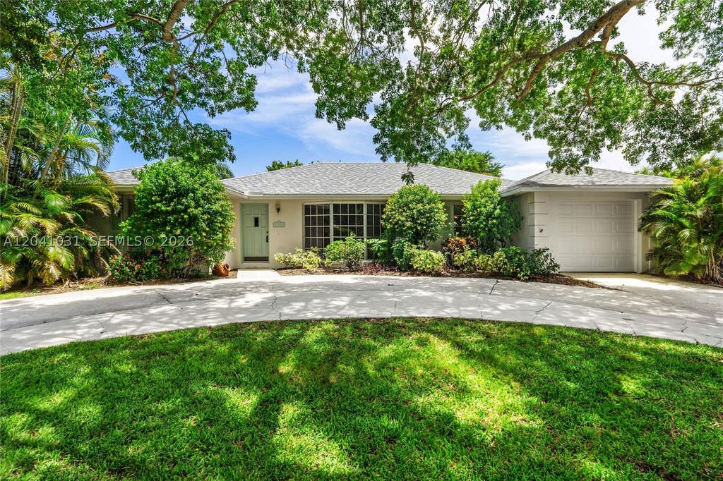 Photo of 4366 Althea Way, Palm Beach Gardens, FL 33410 (MLS # A12041031)