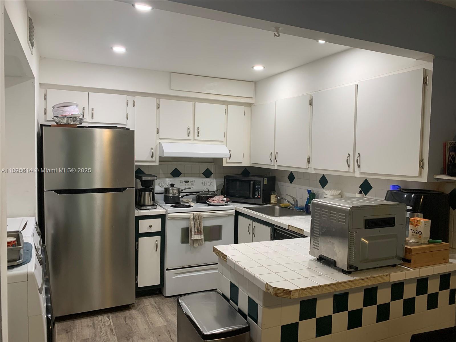 TOWNHOUSES AT NOVA - Residential