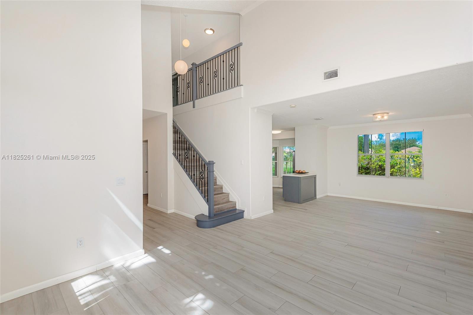 315 W Cypress Cove Cir, Davie, FL, 33325/$769,995 2 315 W Cypress Cove Cir