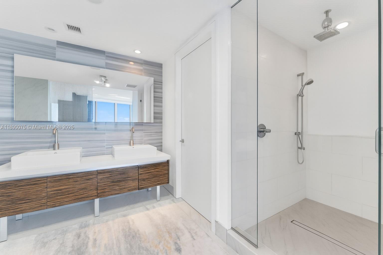 MARQUIS CONDO - Residential