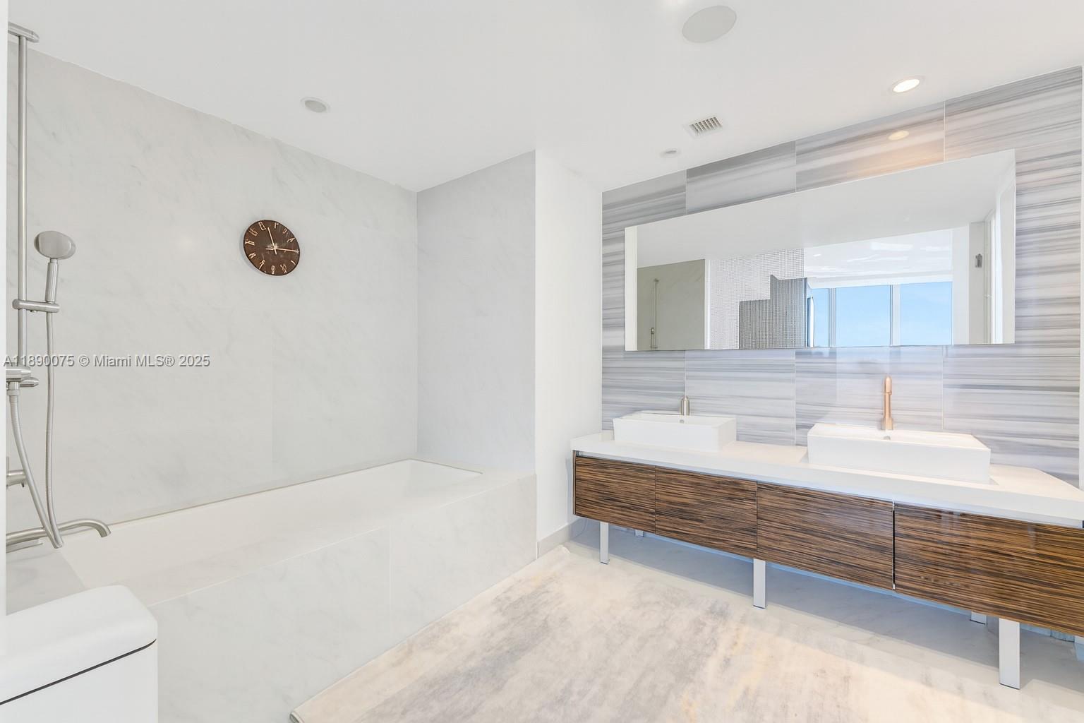 MARQUIS CONDO - Residential