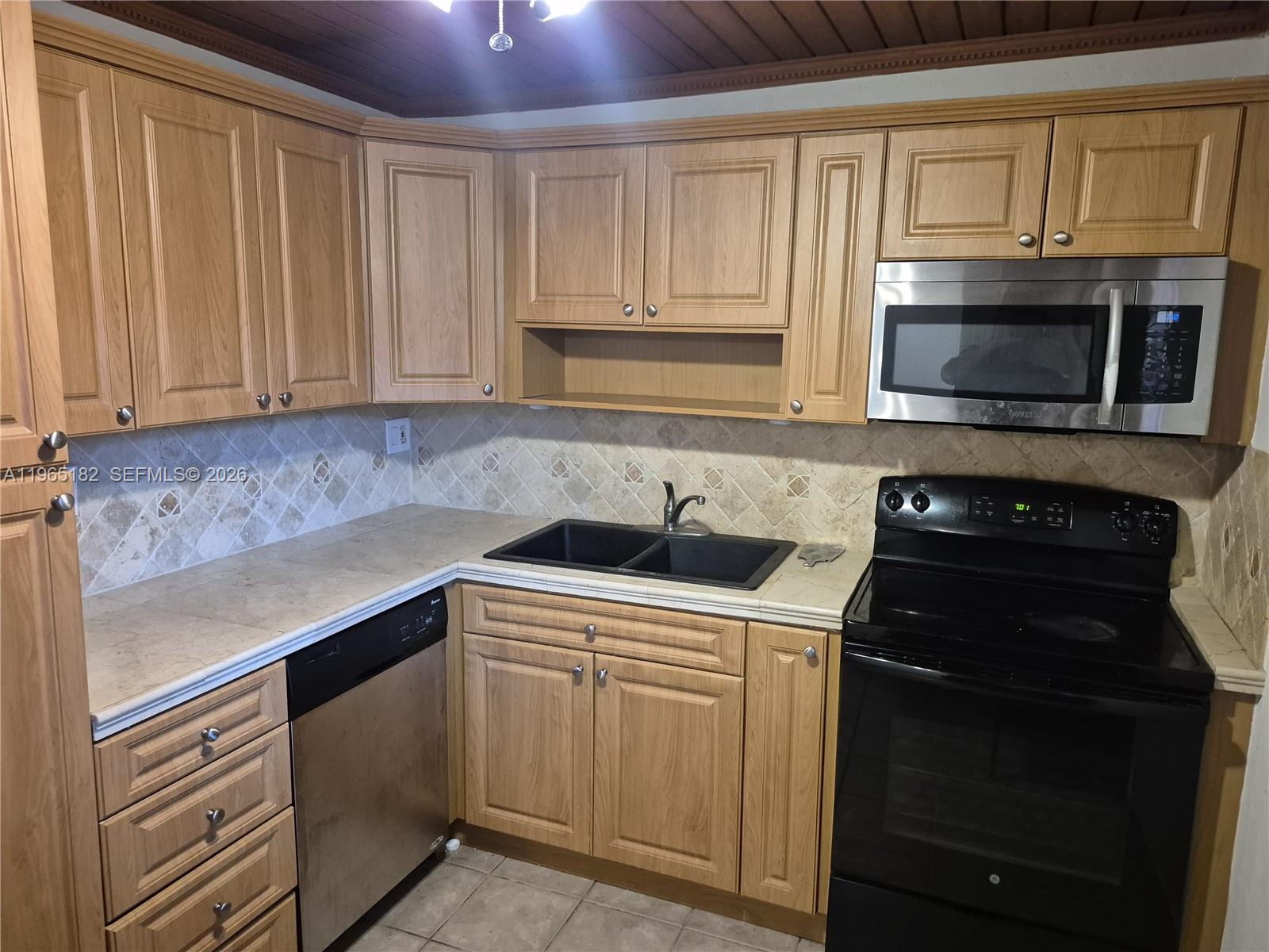 EL CONQUISTADOR NORTH CON - Residential